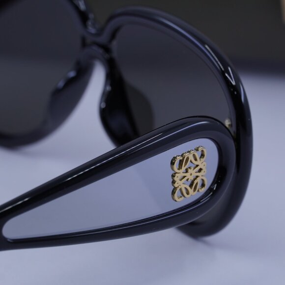 Loewe LW40132I 01C Aviator Sunglasses – Black\Smoke - Picture 6 of 10